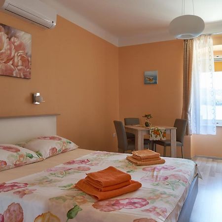 Apartments Nives Cres Luaran gambar
