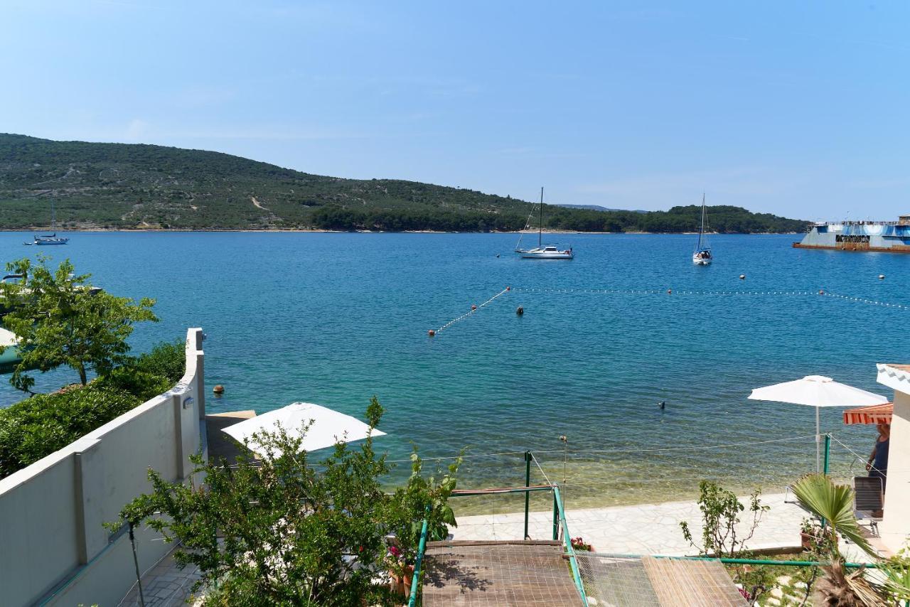 Apartments Nives Cres Luaran gambar