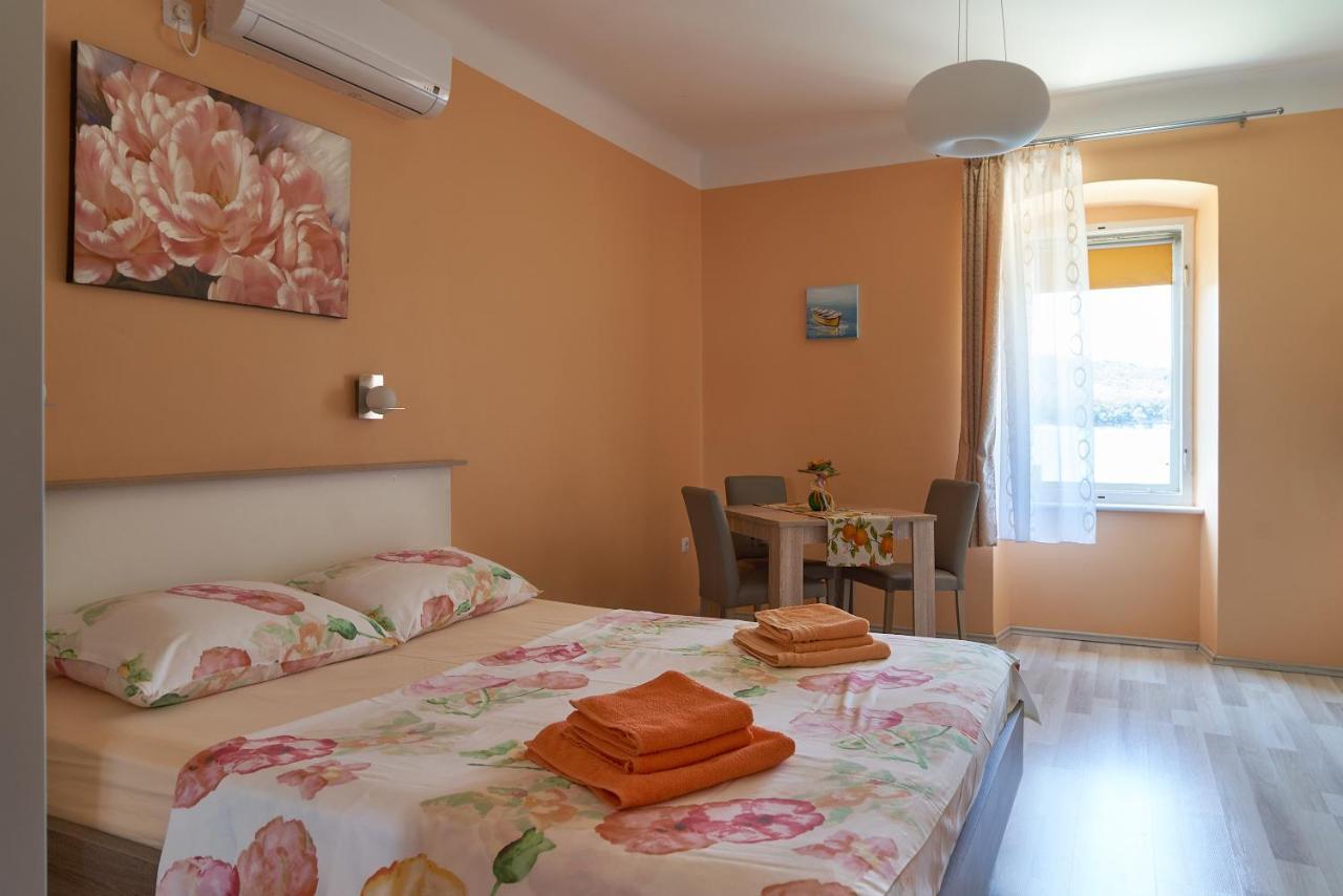 Apartments Nives Cres Luaran gambar