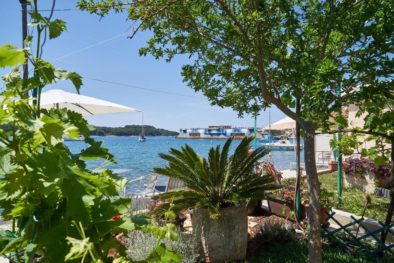 Apartments Nives Cres Luaran gambar