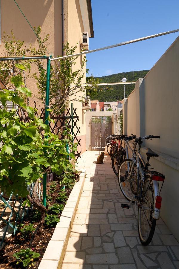 Apartments Nives Cres Luaran gambar