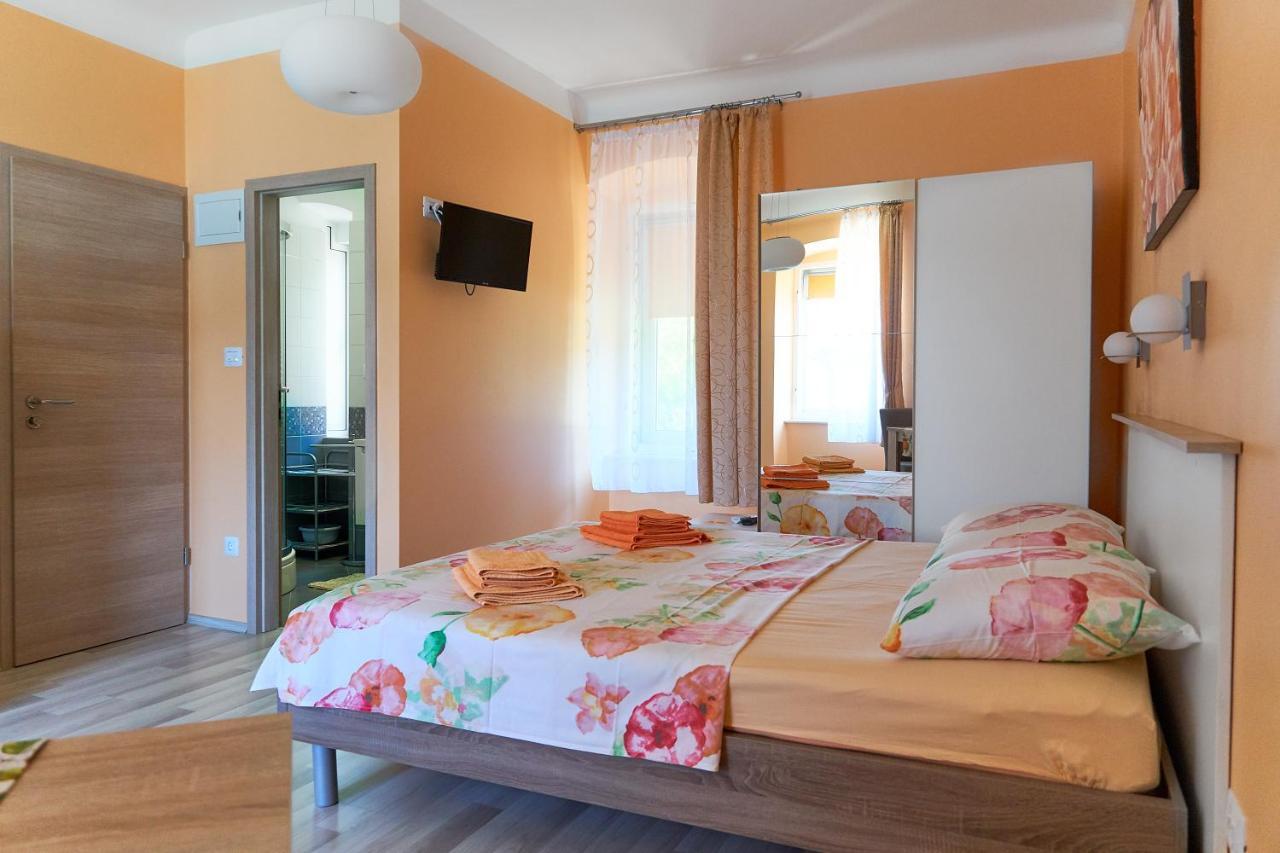 Apartments Nives Cres Luaran gambar